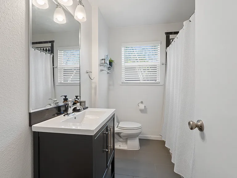 7514 Delafield Ln — Photo 16