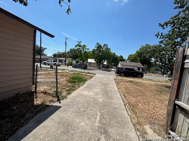 1067 Rayburn Dr — Photo 30
