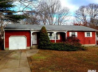 37 High St, Sayville, NY 11782