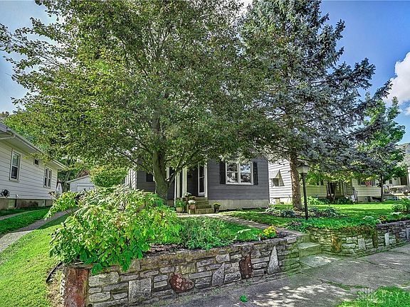 2nd image of 2833 Dwight Ave