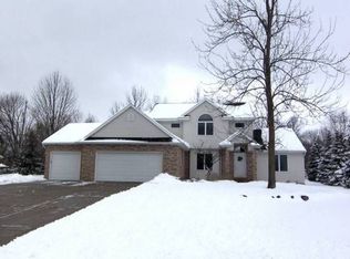 3227 E Broadmoor Dr, Lansing, MI 48906