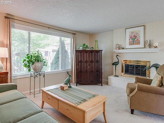 5th image of 3838 NE 45th St APT A