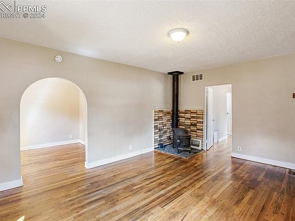 3rd image of 612 W Bowman Ave