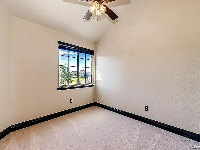 3383 Mount Royal Dr — Photo 27