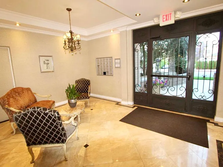 439 N Doheny Dr #107 — Photo 19