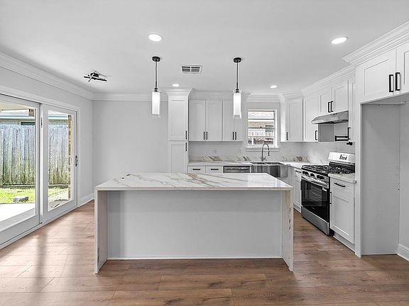 3rd image of 1717 Highland Ave