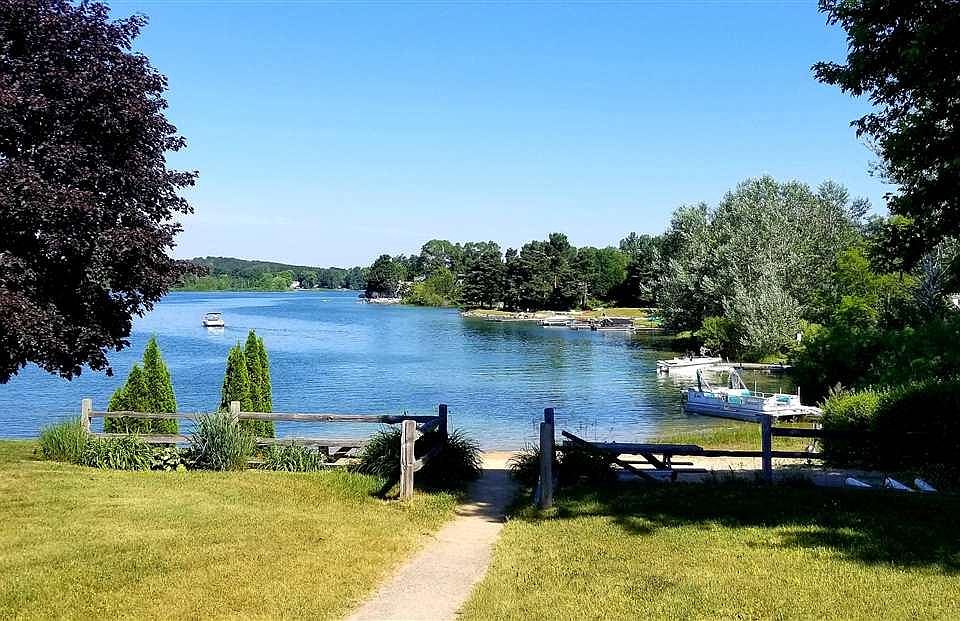 1st image of 784 Meadow Dr