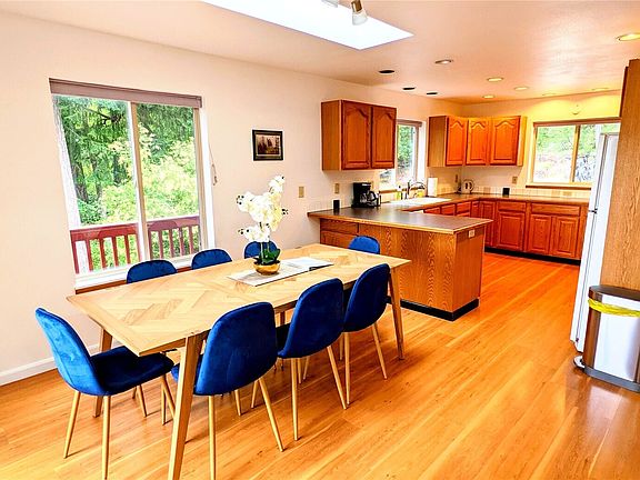 4th image of 227 Bromley Drive