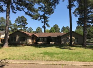 2502 Crestview Dr, Magnolia, AR 71753