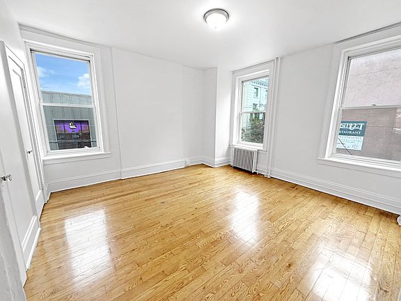 5th image of 537 Washington St APT 2