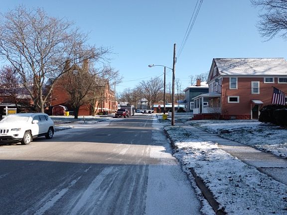 4th image of 178 Woodland Ave