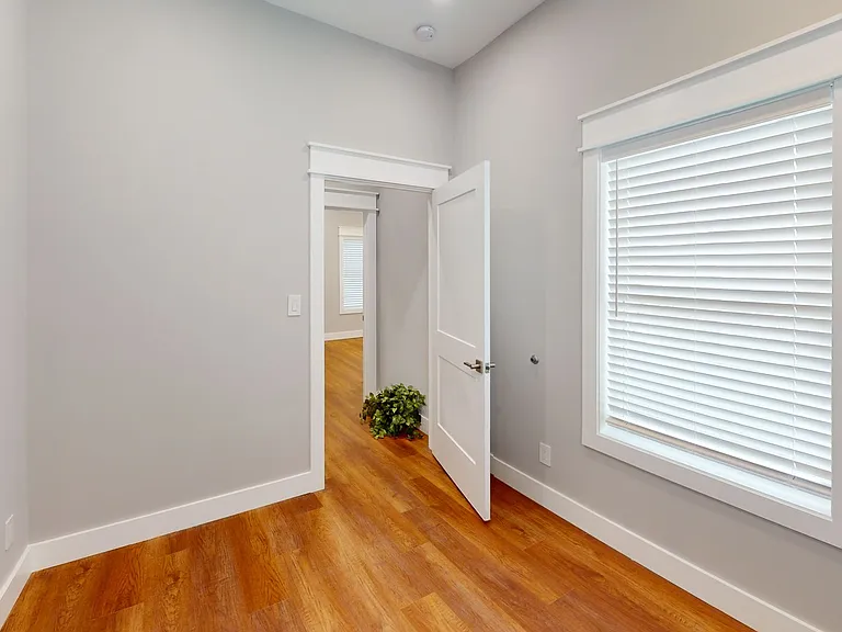 1310 Forest Ave — Photo 10