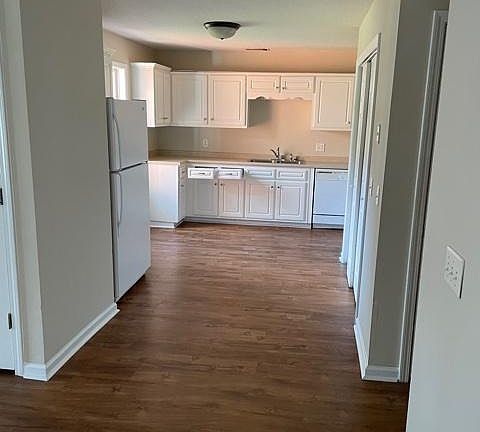 2nd image of 111B Lindsay Ct #111B
