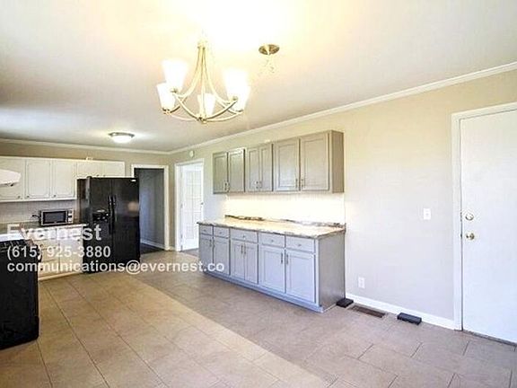 3rd image of 300 Ladybird Dr