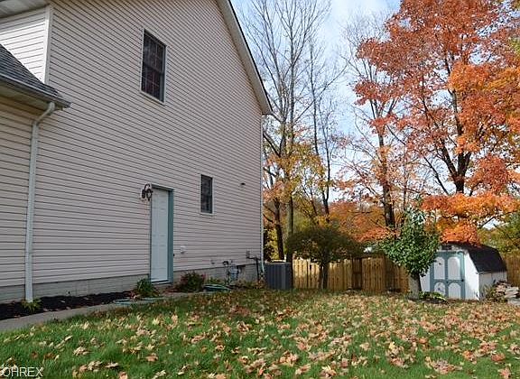 3rd image of 128 Sedgewick Ct