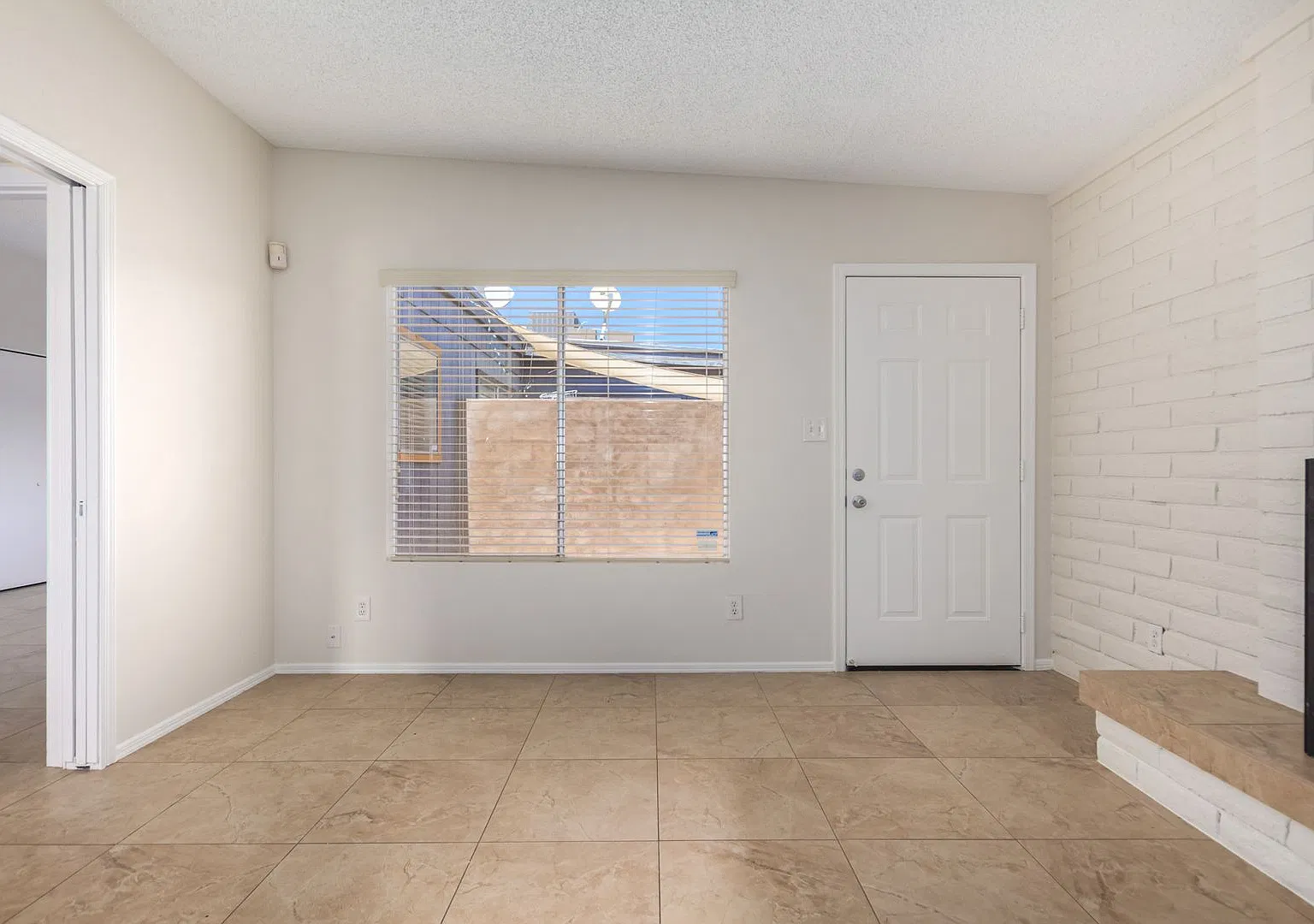 Quaint Two Bedroom, Two Bathroom in Tempe — Photo 3