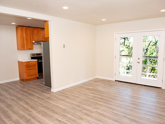 3rd image of 1139 Village Dr APT 3
