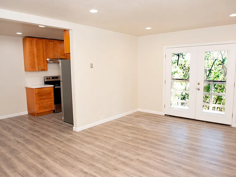 1139 Village Dr #9 — Photo 2