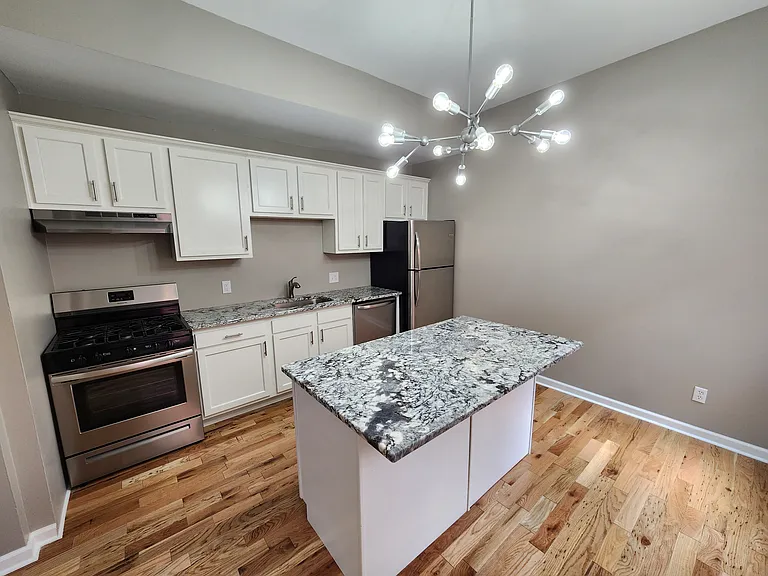 115 W 2nd Ave — Photo 4