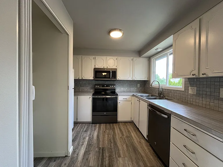 3919 SE Monroe St — Photo 8