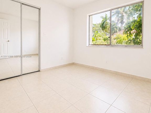 5th image of 724 NE 4th St APT 3