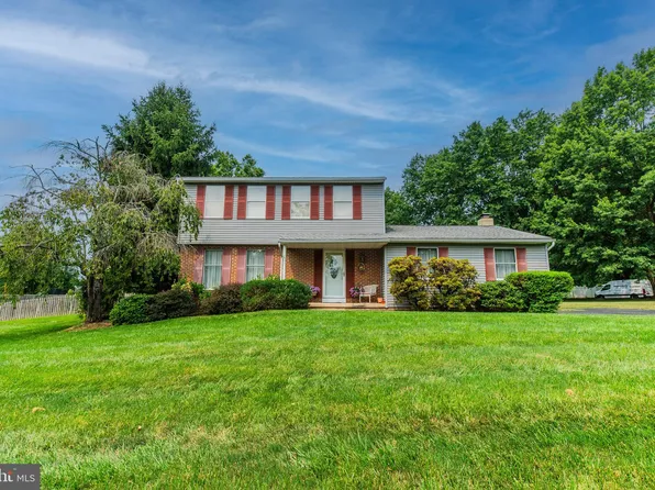 1672 Bishop Wood Blvd E, Harleysville, PA 19438