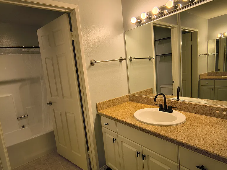 5530 Owensmouth Ave #233 — Photo 26