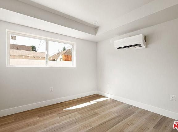 5th image of 714 W 41st Pl