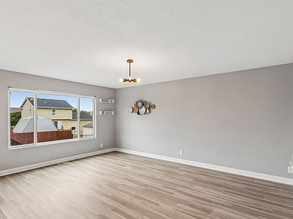 2nd image of 4704 NE Hayes Dr