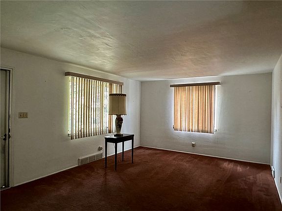 5th image of 108 Vincent Dr