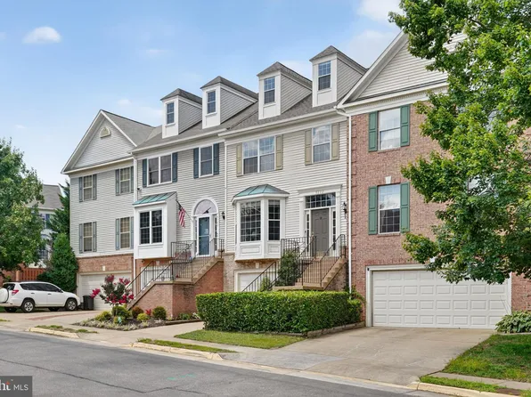 5702 Clapham Rd, Alexandria, VA 22315