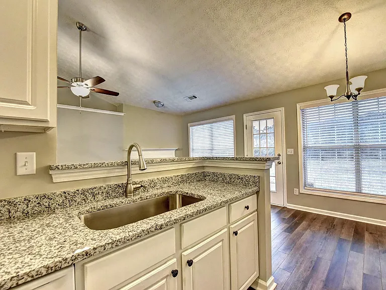 2010 Laurel Pointe Ln — Photo 12