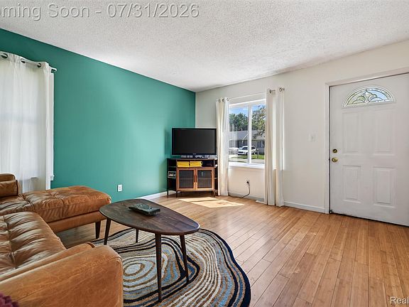 4th image of 3387 Curwood St