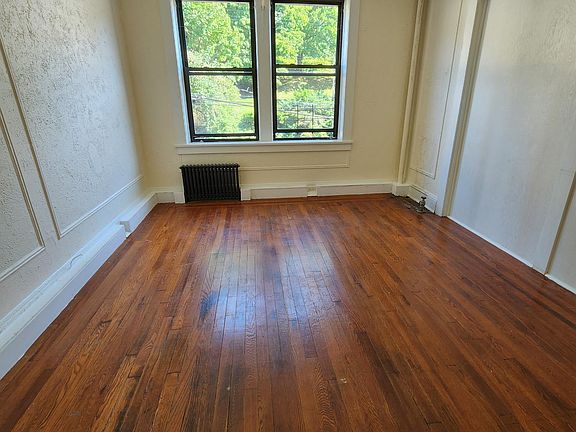 5th image of 735 Warburton Ave