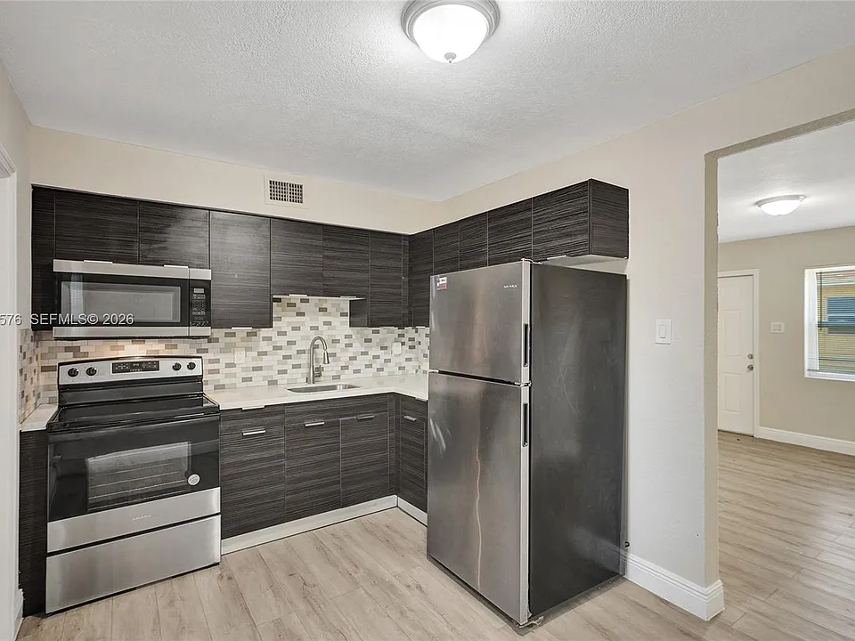 429 NW 9th Ave #1