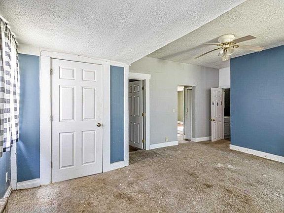 5th image of 713 E Short St
