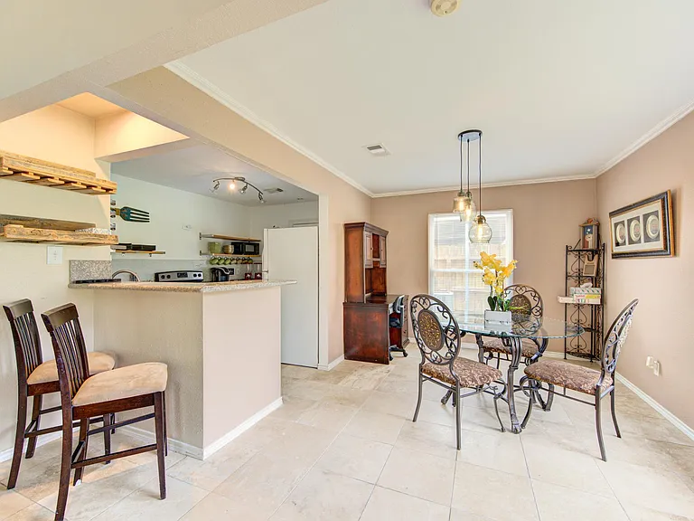 5950 Arncliffe Dr — Photo 5