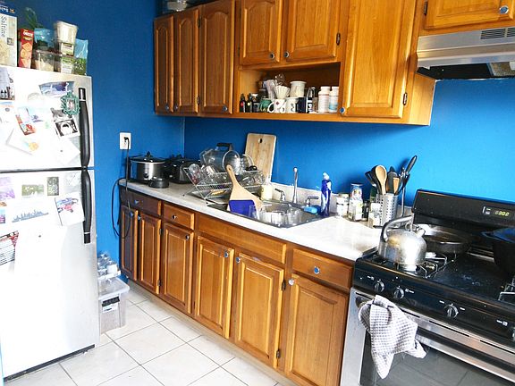 3rd image of 450 Putnam Ave #2