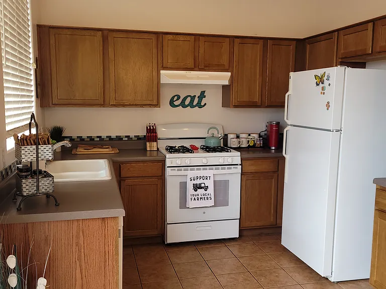 785 W Azure Dr — Photo 8