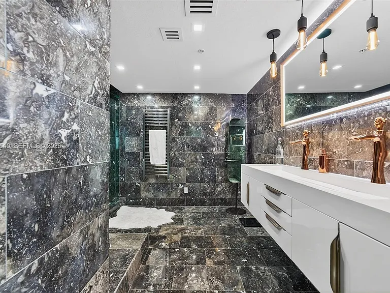 90 SW 3rd St #Penthouse 12 — Photo 24