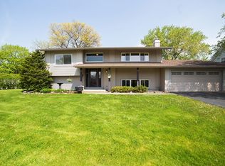 48 Braemar Dr, Elk Grove Village, IL 60007