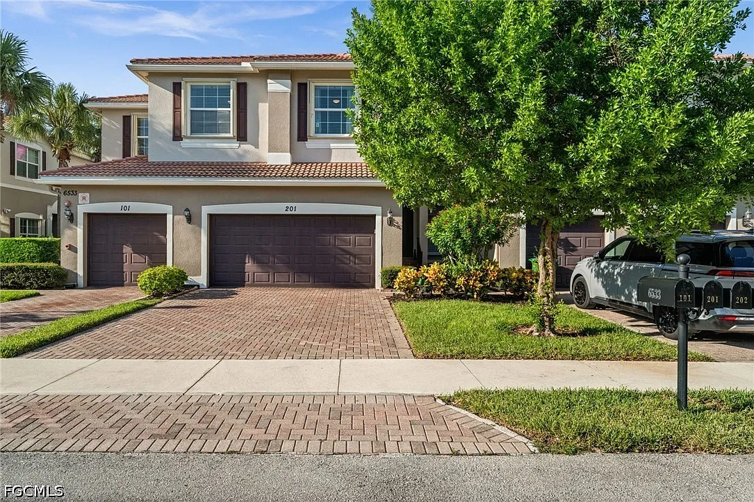 3 bed, 2.5 bath, 2288 sqft, $4,500 — Photo 1