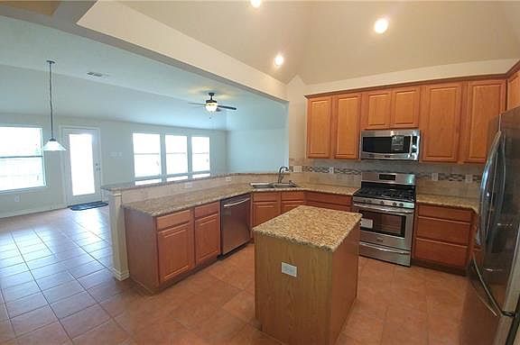5th image of 1521 Pepperidge Ln