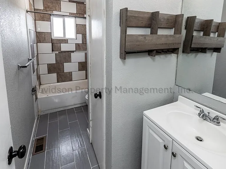 332 Longfellow Dr — Photo 8