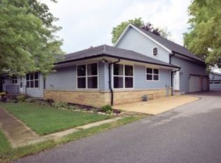 847 Devonshire Rd, Delafield, WI 53018