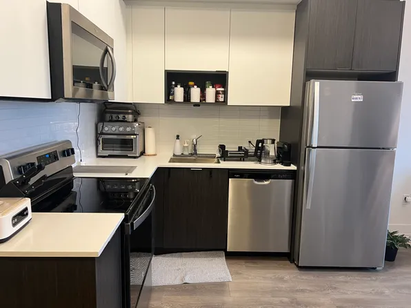 204 Burnhamthorpe Rd E #315, Mississauga, ON L5A 3R8