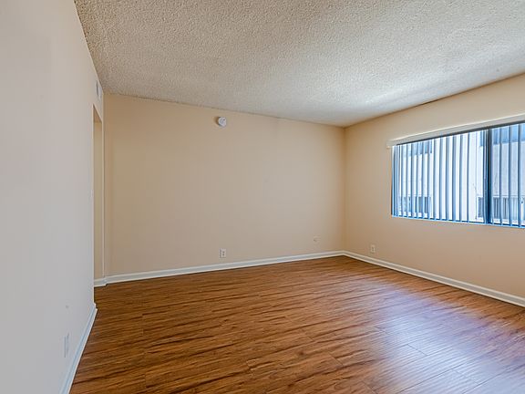 5th image of 17828 Margate St #102