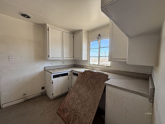 3rd image of 13879 Carson St