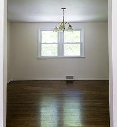 5th image of 843 Cedarwood Dr