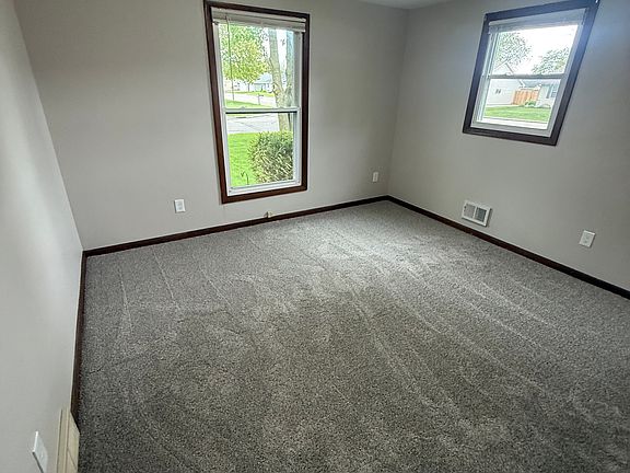 4th image of 2907 Creek Dr